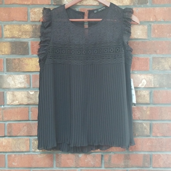 Zara Tops - ⚘⚘Zara black top size large⚘⚘